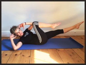 Julia Willmott Abs Blast Oblique Scissors