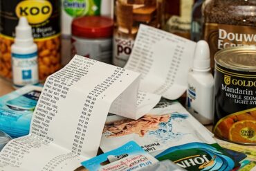 Close up of grocery food shopping with a receipt in front of it, signifying healthy food on a budget
