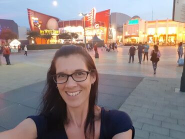 Becky Stafferton taking a selfie in front of Disneyland Paris Studios