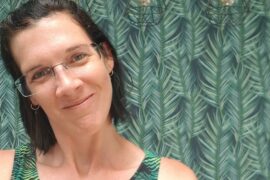Becky Stafferton from The Artof Healthy Living wearing rimless glasses to show how a different pair of glasses can change your look.