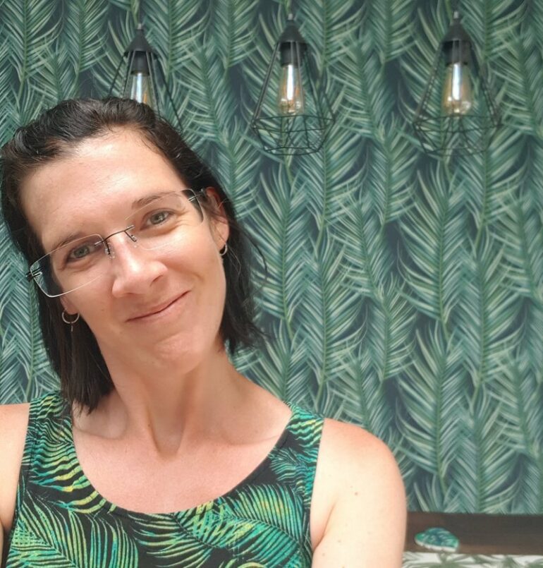 Becky Stafferton from The Artof Healthy Living wearing rimless glasses to show how a different pair of glasses can change your look.